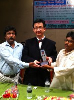 /album/newsroom/receiving-mother-theresa-award-dhaka-2011-jpg1/